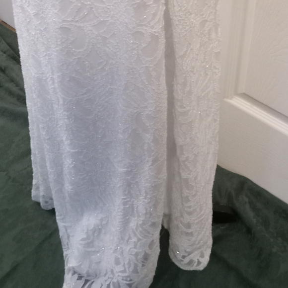 SPEECHLESS Iridescent White Lace w/1 Shoulder & Bead Work Around Wa… - Picture 5 of 15